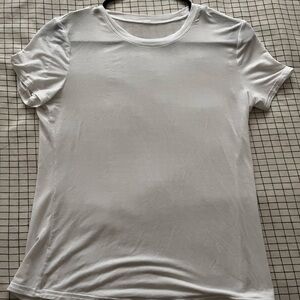 Alo Yoga white tee